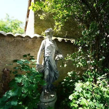 Le Clos Bed & Breakfast 3*